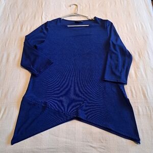 Chico's Travellers women's size 2 blue v bottom top